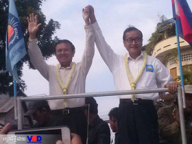 kem-sokha-sam-rainsy-lead-marching-131226--sokhorn--2014-01-09